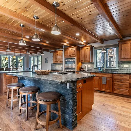 Tahoe Dreamer By Tahoe Getaways - Pet Friendly 4 Bedroom Gated Home W Fenced Yard, Game Room & Walk To Lake!